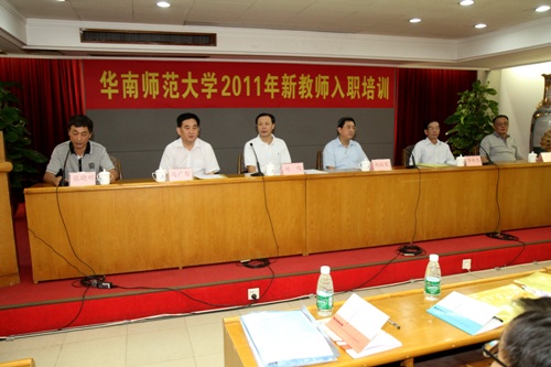 ����ʦ����ѧ�ٰ�2011���½�ʦУ����ѵ